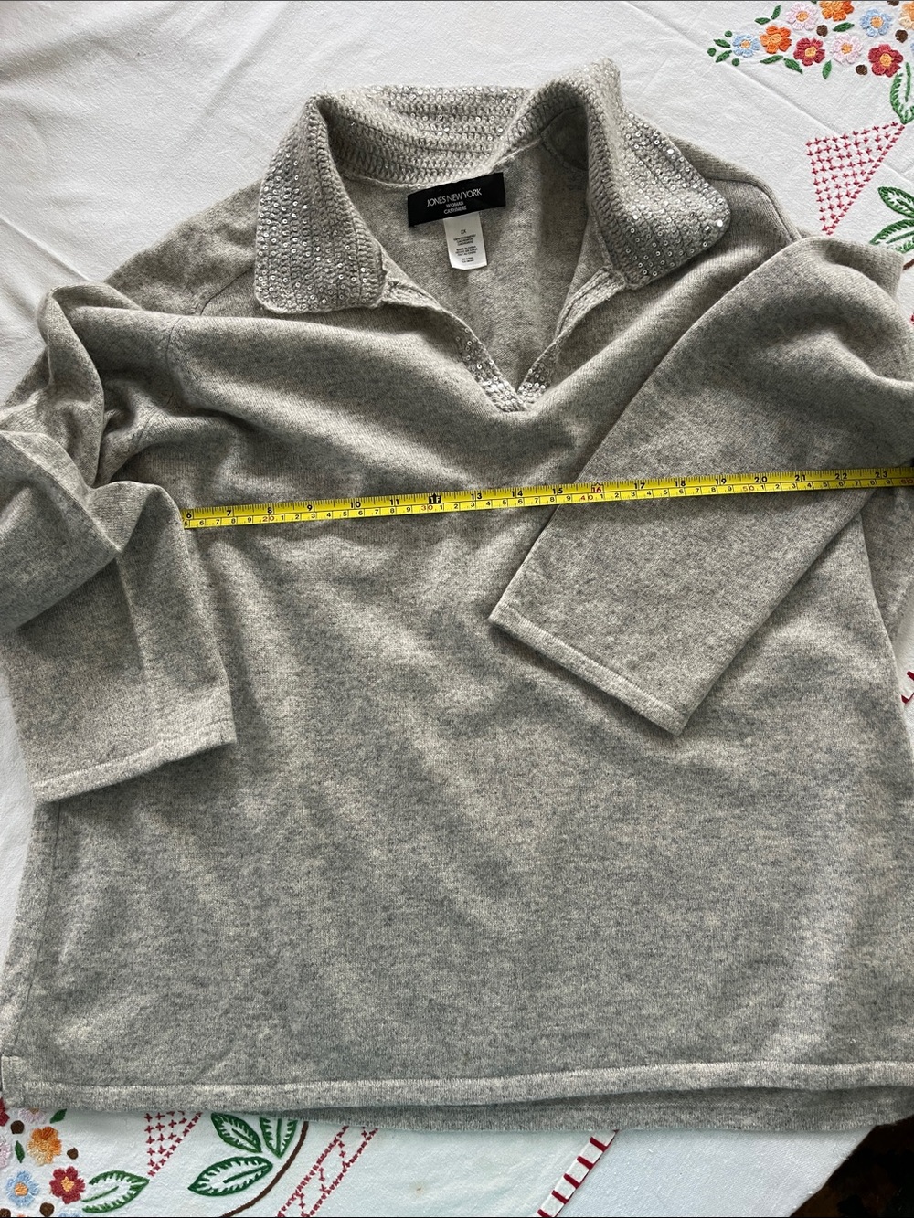 Jones New York Light Gray V‑Neck Collared Sweater cashmere
